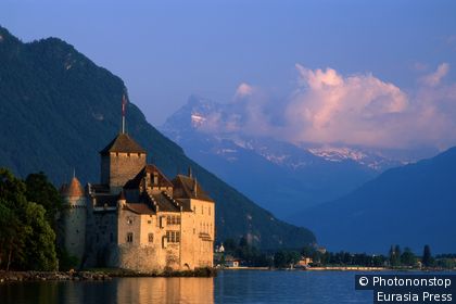 El castillo de Chillon a orillas del lago Lemán