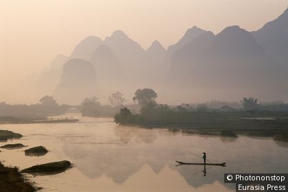 China, Guangxi Province, Guilin / Yangshou, Li River / Typical Scenery / Limestone Mountains & River / Dawn