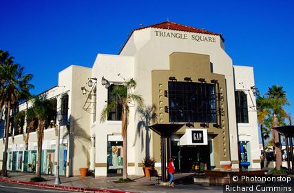 Fountain and entrance to Triangle Mall. New Port Beach, California, United States of America