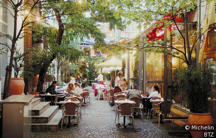 Auf den Höfen, rue avec restaurant