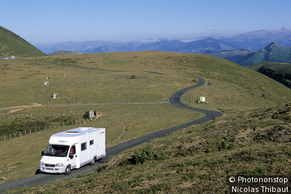 64. Pays Basque, camping car sur la montagne d'Ahusquy en Haute Soule (région de Tardets-Sorholus)