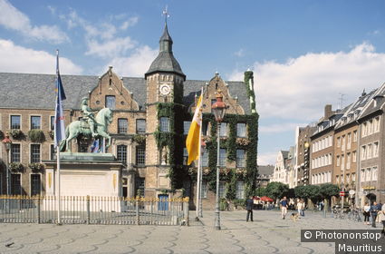 Deutschland, Nordrhein-Westfalen, Düsseldorf, Altes Rathaus, Jan-Wellem-Denkmal Europa, Mitteleuropa, Stadt, Landeshauptstadt, Stadtteil, Altstadt, Gebäude, Stadtverwaltung, erbaut 1570 - 1573, Baustil, Spätgotik, Sehenswürdigkeit, Architektur, Bau