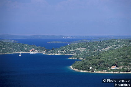 Croatien, Dalmatien, Insel Dugi Otok Europa, Südosteuropa, Balkan Halbinsel, Balkanhalbinsel, Republika Hrvatska, Dalmatische Küste, Norddalmatien, Adriainsel, Adria, Adriatisches Meer, Mittelmeer, Bucht, Boote, Schiffe