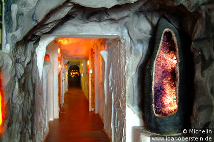 Les cavernes et les grottes de l’« Edelstein-Erlebniswelt » (univers de découverte des pierres précieuses).