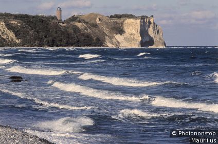 Deutschland, Insel Rügen, Wittow, Kap Arkona, Leuchtturm Europa, Mitteleuropa, Norddeutschland, Mecklenburg-Vorpommern, Ostseeinsel, Nordrügen, Halbinsel, Ostsee, Meer, Ostseeküste, Felsküste, Küstenlandschaft, Seezeichen, Turm, Leuchtfeuer, Schiff