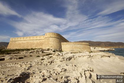 Espagne, Andalousie, province d'Alméria, Parc naturel de Cabo de Gata-Níjar, Los Escullos, château San Felipe (1765)