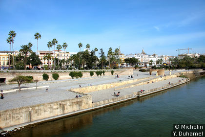 Passeo Alcade Marques de contadero (Vue du pont de Triana)