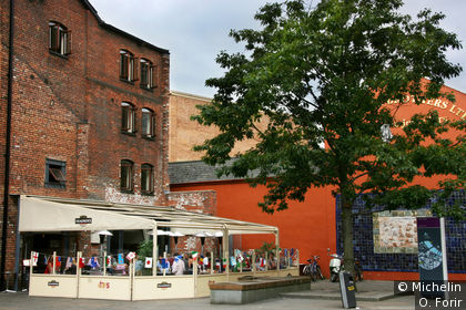 Dans Waring street.