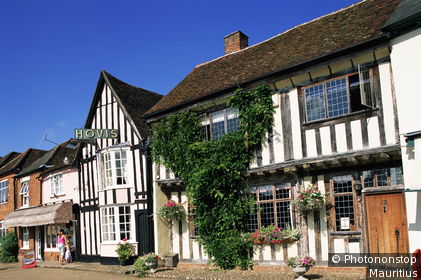 Großbritannien, Suffolk, Lavenham, Häuserreihe, Geschäfte, Serie, England, Südengland, Häuser, Fachwerkhäuser, Architektur, alt, historisch, Sehenswürdigkeit, Reiseziel, Tourismus, Sommer