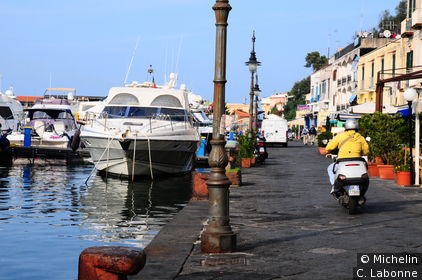 Sur le port