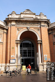 Entrée du marché couvert