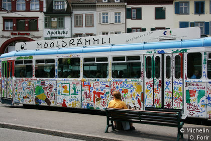 Un tramway décoré.