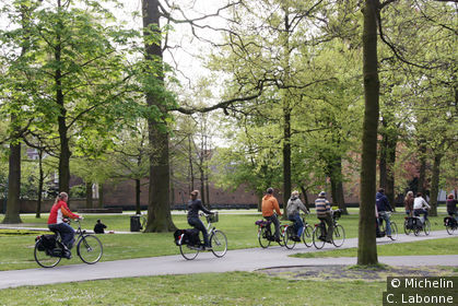 Promenade à vélo dans le parc de Valkenberg