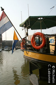 Bateau à quai