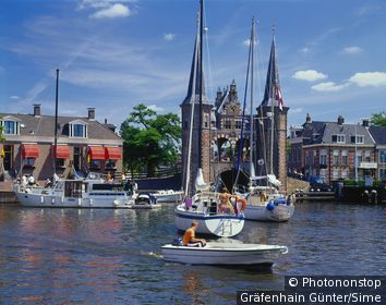 Pays-Bas, Friesland, Sneek, Benelux - Watergate in the harbour
