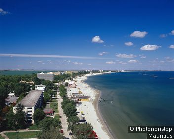 Rumänien, Schwarzmeerküste, Mamaia, Ortsübersicht, Badestrand Sommer, Dobrudscha, Ort, Badeort, Strand, Sandstrand, Meer, Schwarzes Meer, Kurort, Schwarzmeerkurort, Küstenstreifen, Küste