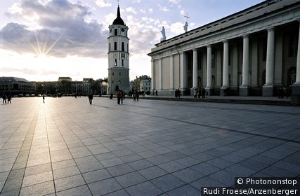 Katedros Square with the cathedral and the bell tower, Vilnius, Lithuania