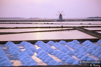 Salinas en los alrededores de Marsala