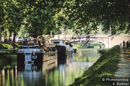 Toulouse, péniches amarrées sur le Canal du Midi