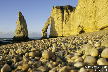 Falaises d'Etretat, la Manneporte, aiguille et falaise d'Aval
