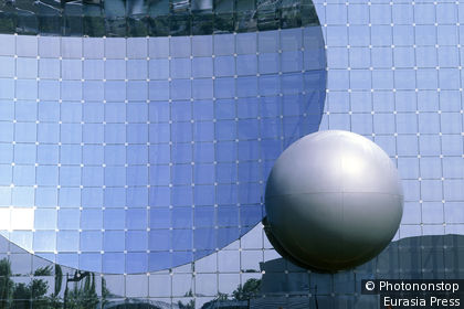 Architecture moderne du parc du Futuroscope