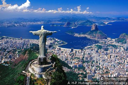 Vue plongeante sur la ville et le Corcovado