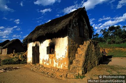 MADAGASCAR, AMBOSITRA, Bétsiléo house in Southern Madagascar