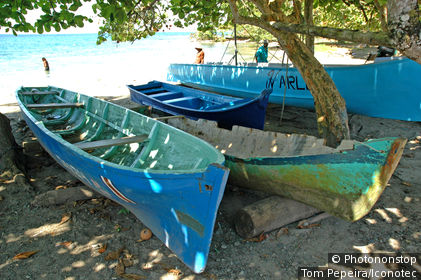 Costa Rica, côte caraïbes, Puerto Viejo, bateaux de pêcheurs