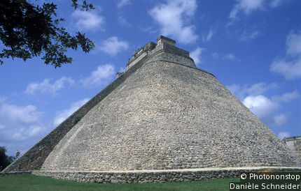 Uxmal : Pirámide del Adivino
