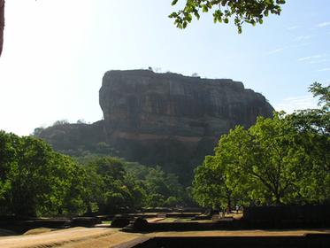 la citadelle du rocher vu des jardins
