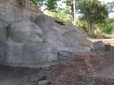 14 m de long pour le Bouddha couché