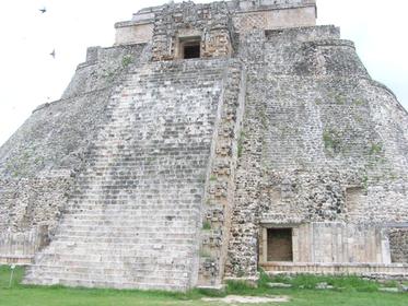 Uxmal : Pirámide del Adivino