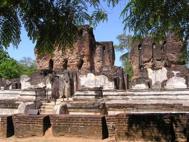 Les vestige du palais de paradrama Bahu