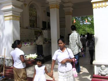 Le Sri Mahabodhi, au lieu de la dévotion bouddhique à côté de l'arbre sacré