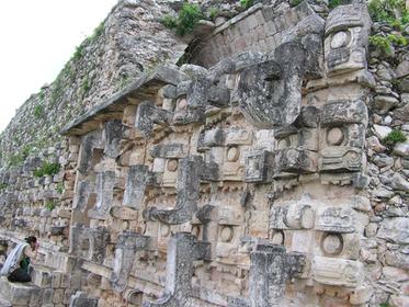 la façade ouest , masques de Chaac