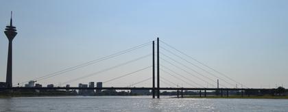 Fernsehturm und Rheinbrücke
