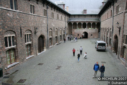 Belfort et Hallen (Belfry and Covered Market)