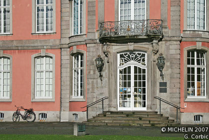 Hofgarten and Schloss Jägerhof