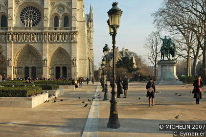 Place du Parvis-Notre-Dame