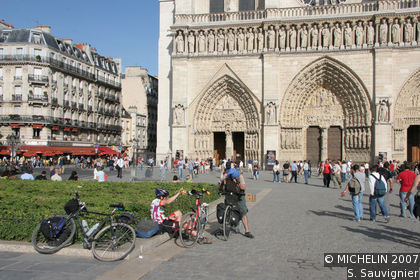 Place du Parvis-Notre-Dame