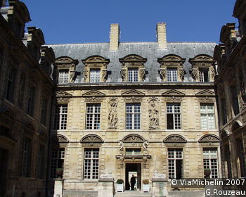 Hôtel de Sully