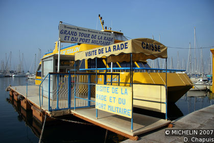 Boat tour around the harbour