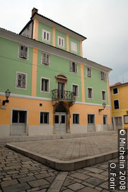 St Maur Street
