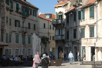 Square of the Radic Brothers