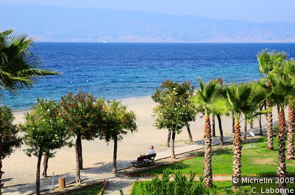 Lungomare (Promenade alongside the sea)