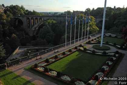 Viewpoints from Place de la Constitution