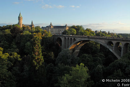Viewpoints from Place de la Constitution