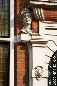 The House of Heads (Huis met de Hoofden)