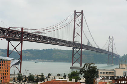 25 de Abril bridge