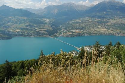 Vue sur le Lac et le pont de Savines